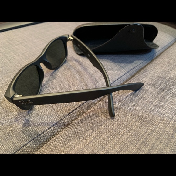 Ray Ban New Wayfarers + Case - Picture 4 of 4